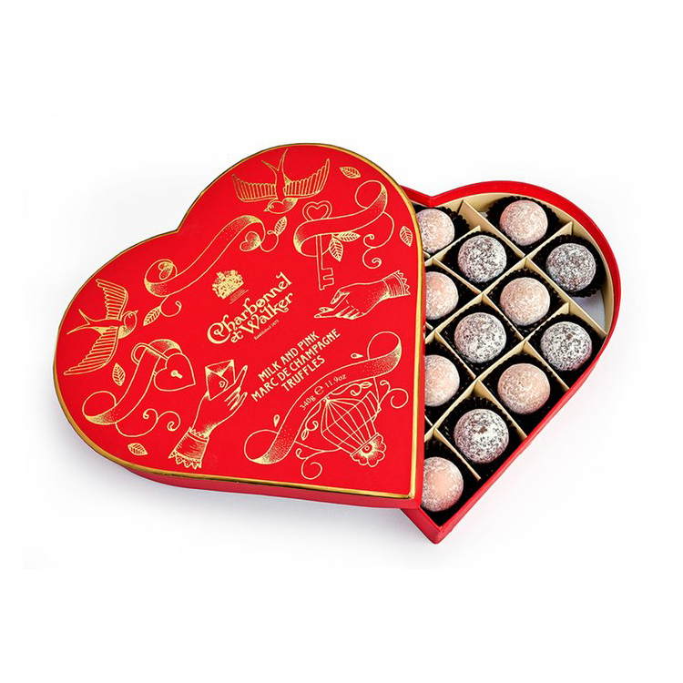 scatole regalo di cioccolato a forma di cuore
