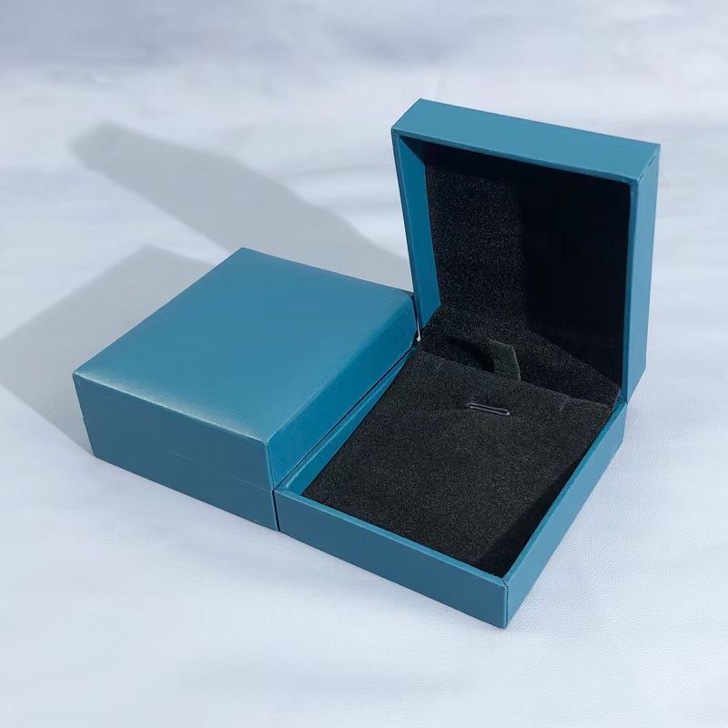 scatola regalo di gioielli in cartone